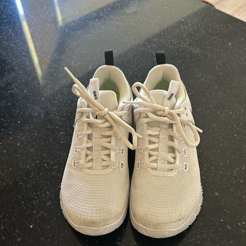 Women’s Volleyball sneakers -Nike - Size 7